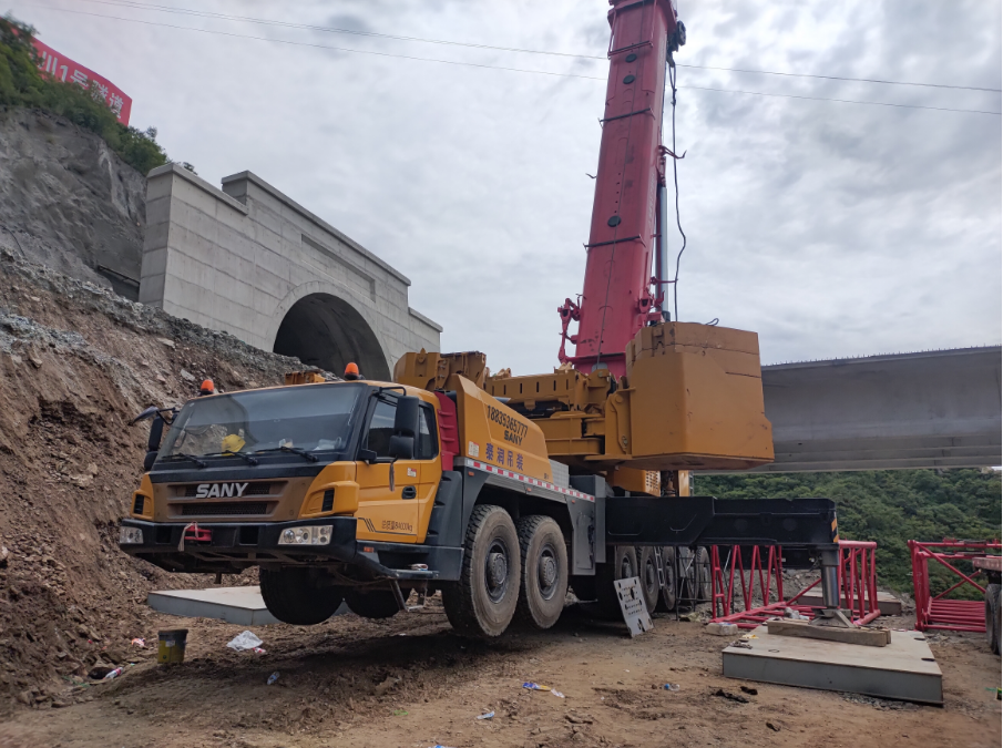 吊車奔馳發動機機油尺管冒機油怎么辦?